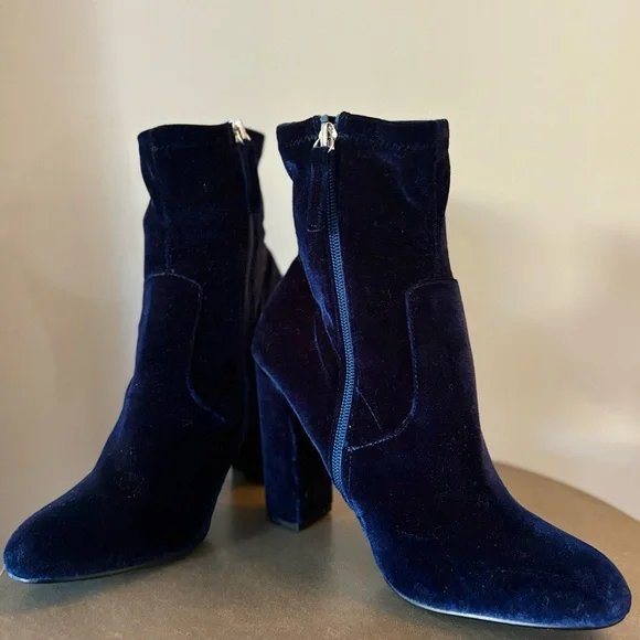 Elegant Blue Velvet Ankle Boots - Picture 5 of 8
